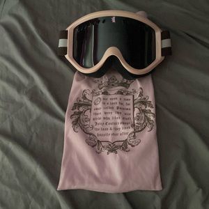 Like new worn 1 hour juicy couture snow goggles.